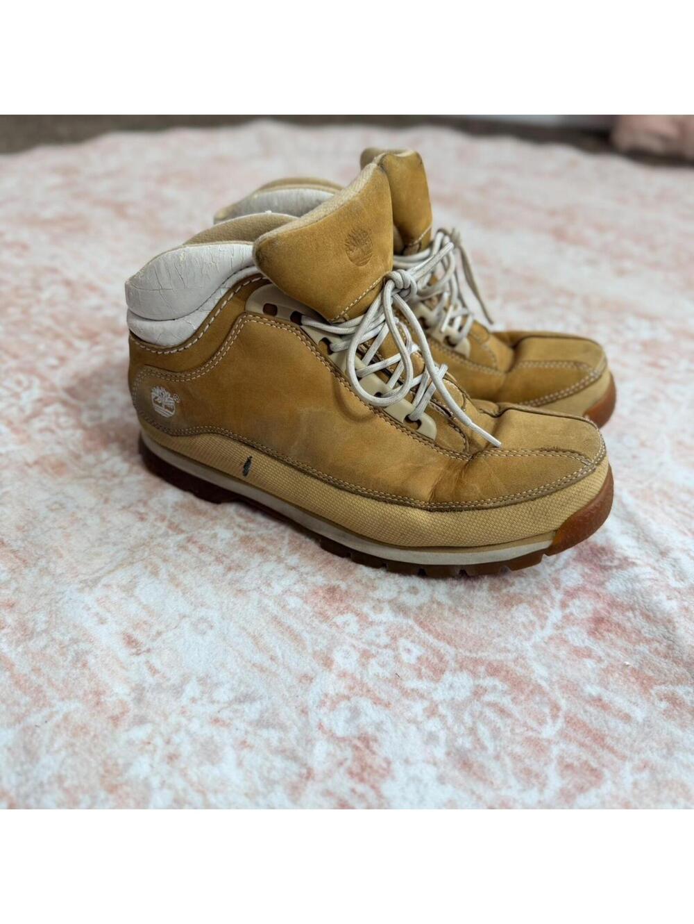 Vintage Y2K Timberland hiking boots in the iconic wheat nubuck colorway 🥾✨